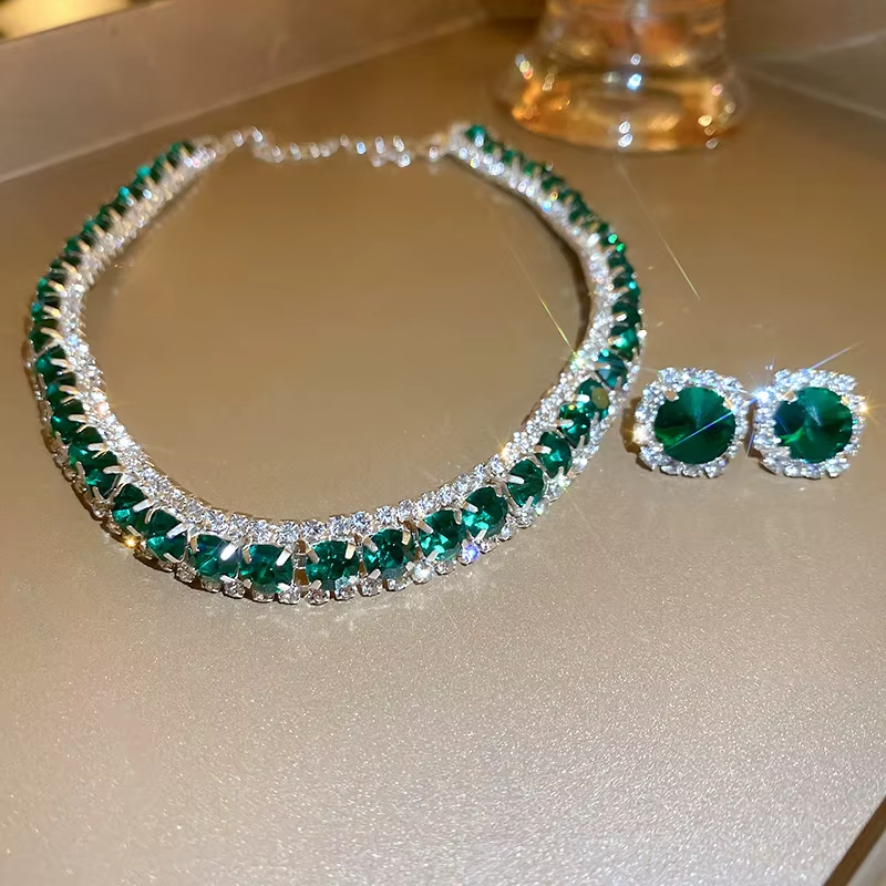 Parure de Bijoux Élégante Dorée avec Cristaux Verts Collier & Boucles d’Oreilles