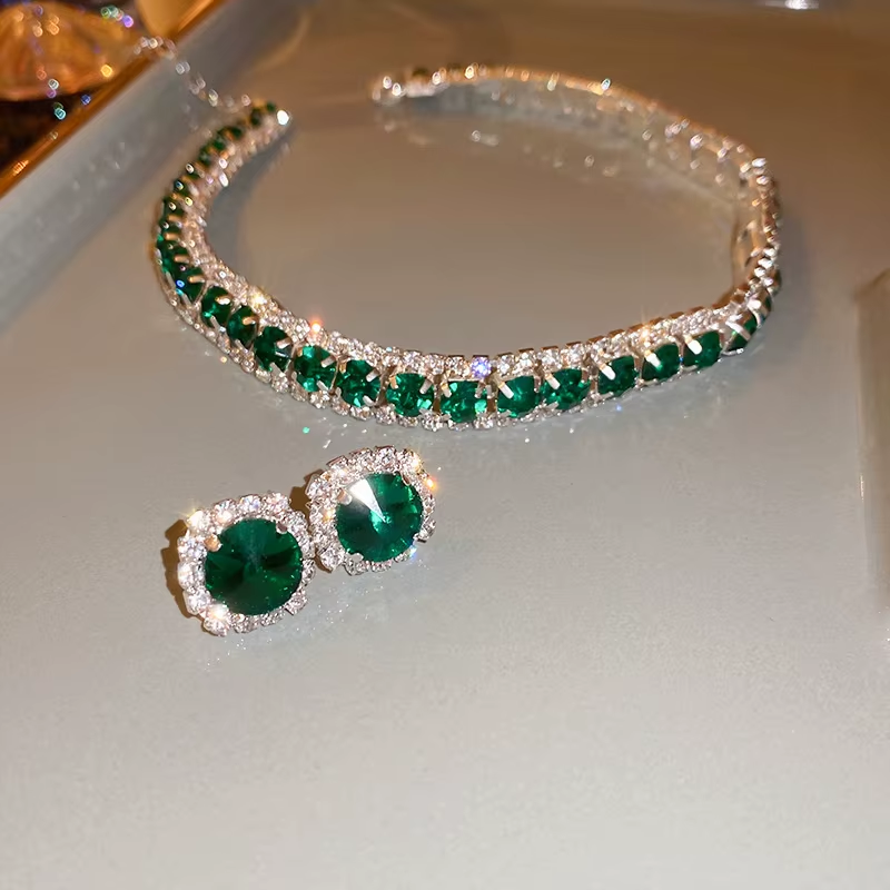 Parure de Bijoux Élégante Dorée avec Cristaux Verts Collier & Boucles d’Oreilles – Image 2